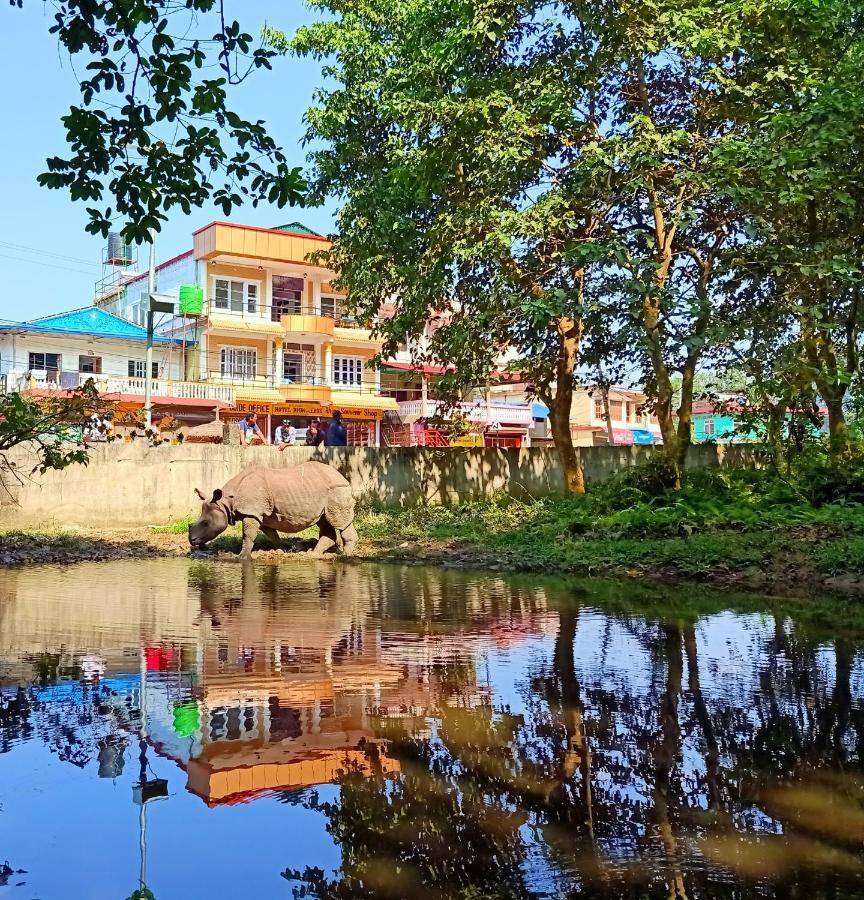 Hotel Rhinoceros-Homestay Sauraha Dış mekan fotoğraf