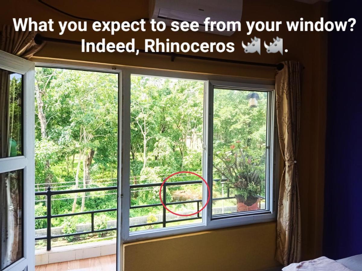 Hotel Rhinoceros-Homestay Sauraha Dış mekan fotoğraf