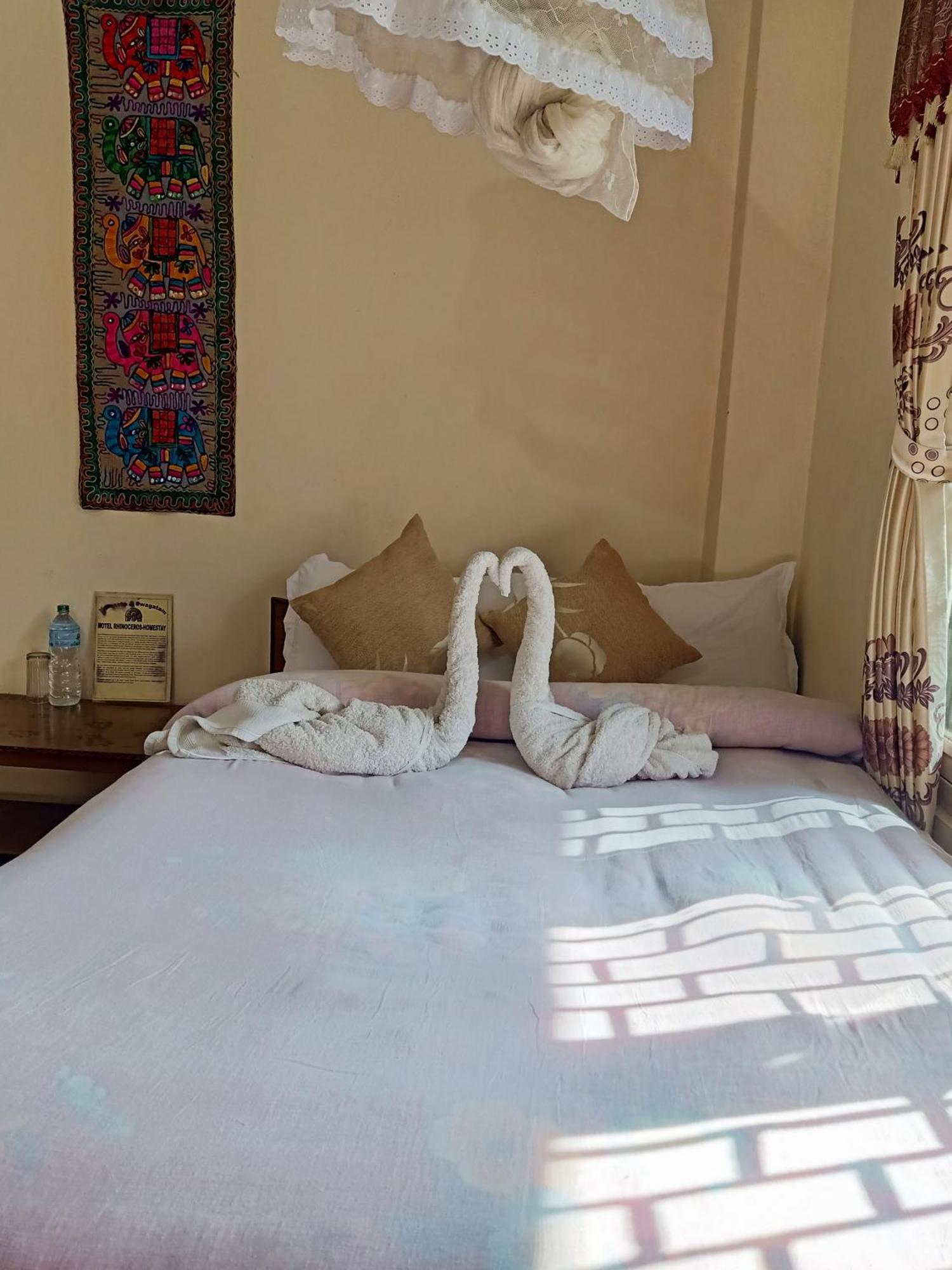 Hotel Rhinoceros-Homestay Sauraha Dış mekan fotoğraf