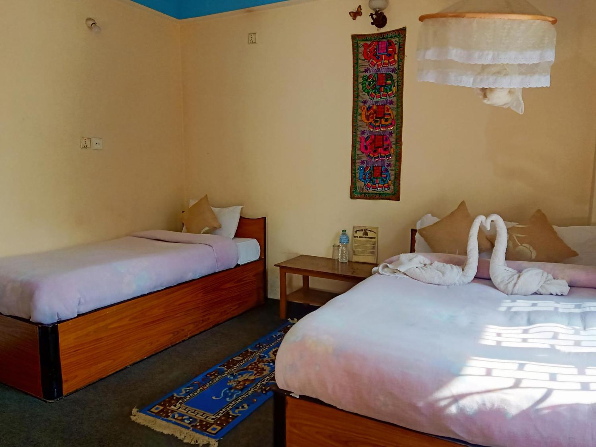 Hotel Rhinoceros-Homestay Sauraha Dış mekan fotoğraf