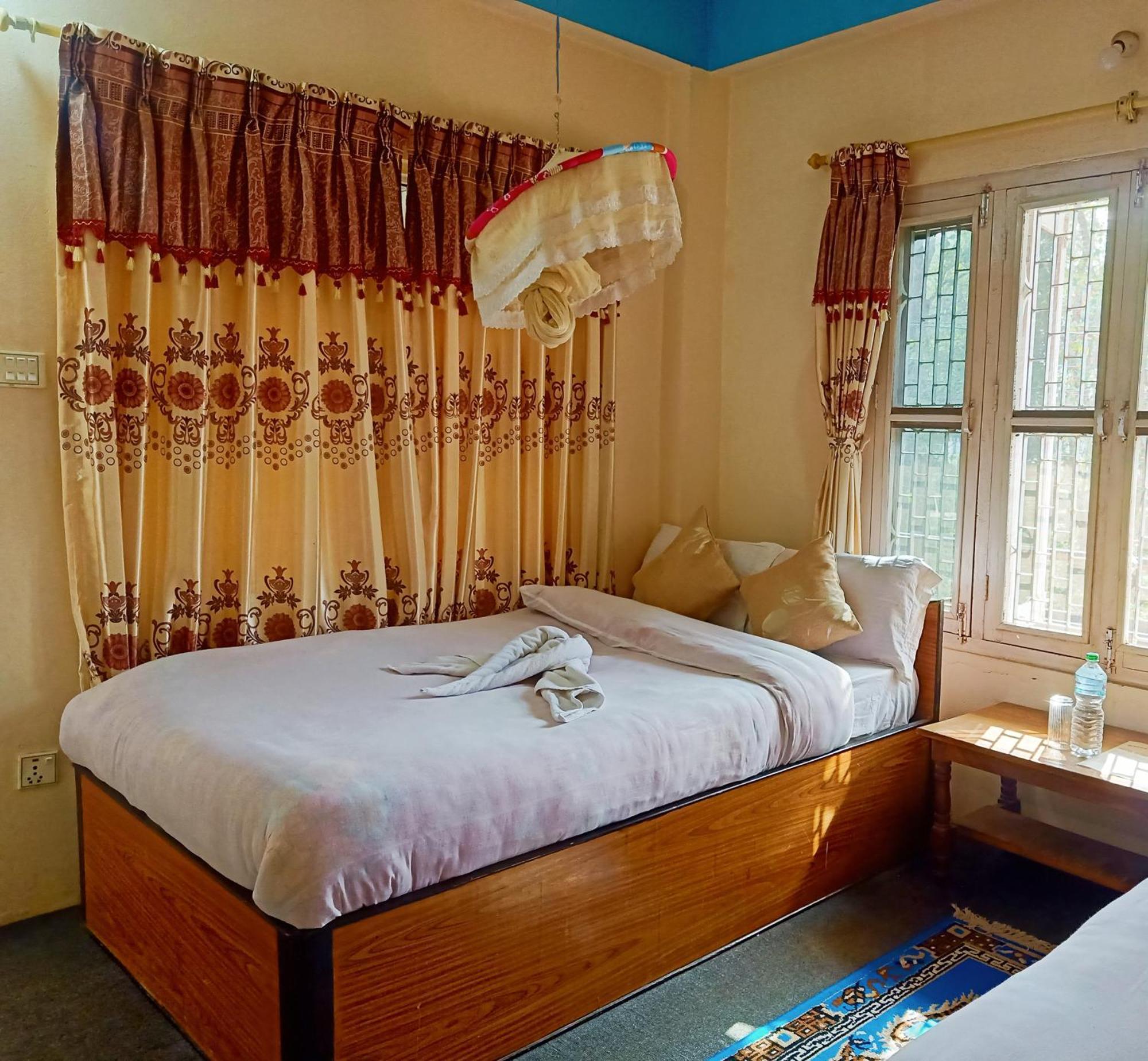 Hotel Rhinoceros-Homestay Sauraha Oda fotoğraf