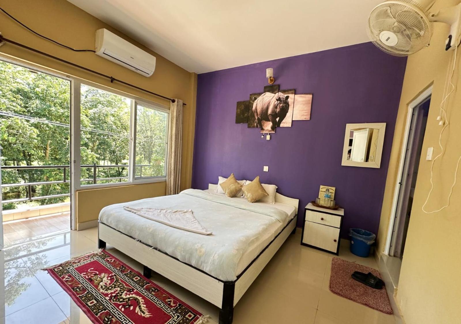 Hotel Rhinoceros-Homestay Sauraha Dış mekan fotoğraf