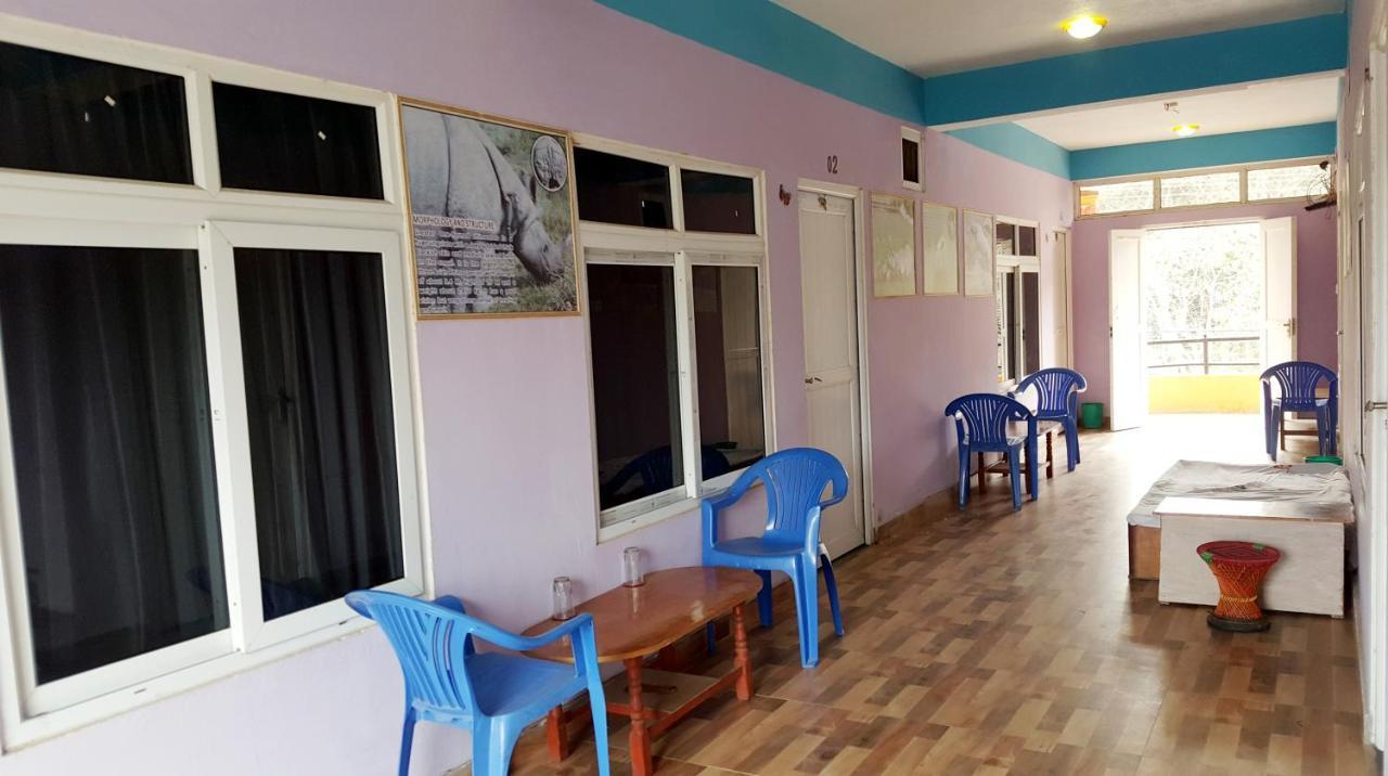 Hotel Rhinoceros-Homestay Sauraha Dış mekan fotoğraf